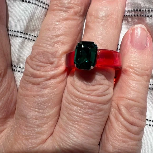 🆕️ Emerald Green and Ruby Red Lucite Ring - Picture 7 of 9